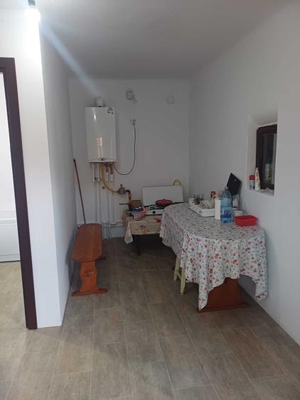 Casă cu 2 camere în Lelești