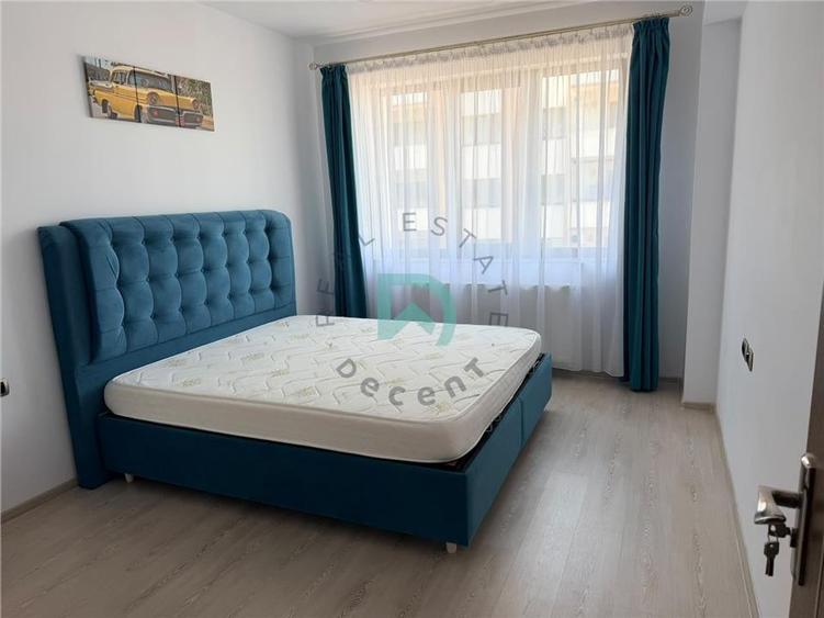 Apartament cu 3 camere decomandat în Tractorul