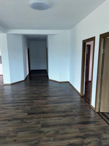 Casă cu 4 camere cu Teren 1000 Mp în Central