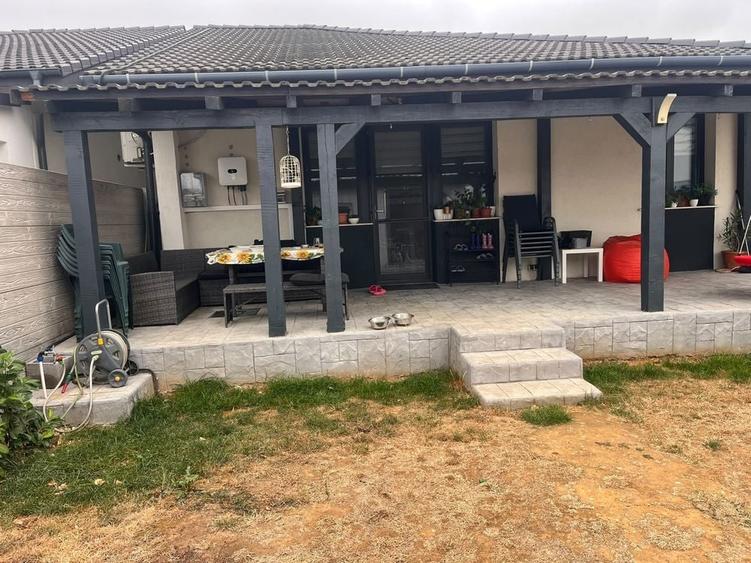 Casă cu 3 camere în Sântandrei