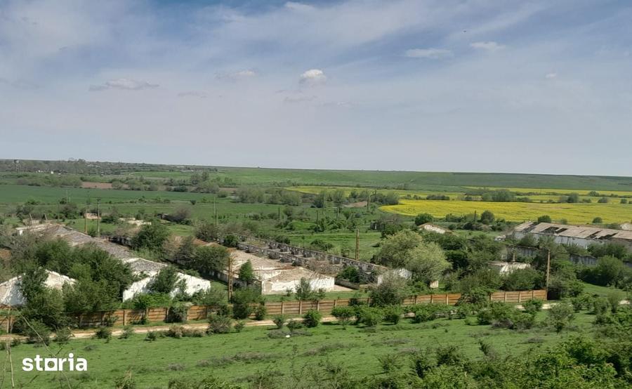 Teren de 84179 mp, în Izvoru