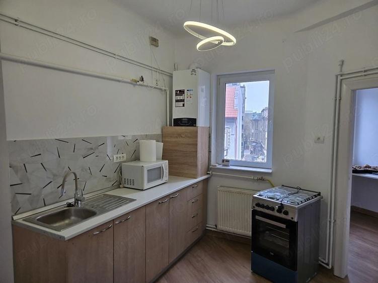 Apartament cu 4 camere decomandat în Victoriei
