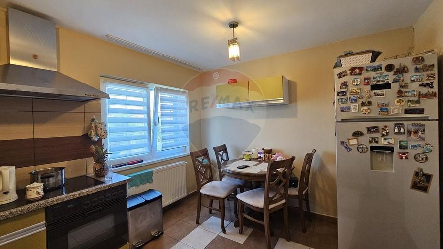 Casă individuală cu 6 camere cu Teren 3614 Mp în Liteni (Moara)