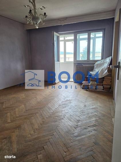 Apartament cu 4 camere decomandat în Traian