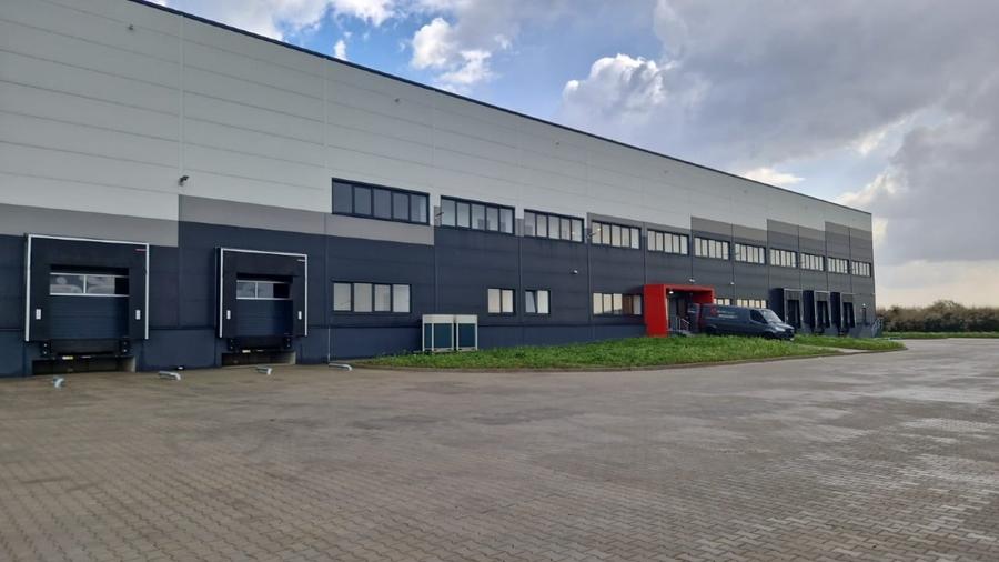 Spațiu industrial, de 5,000 mp, în Giarmata
