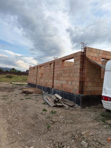 Casă cu 4 camere în Cărpiniș