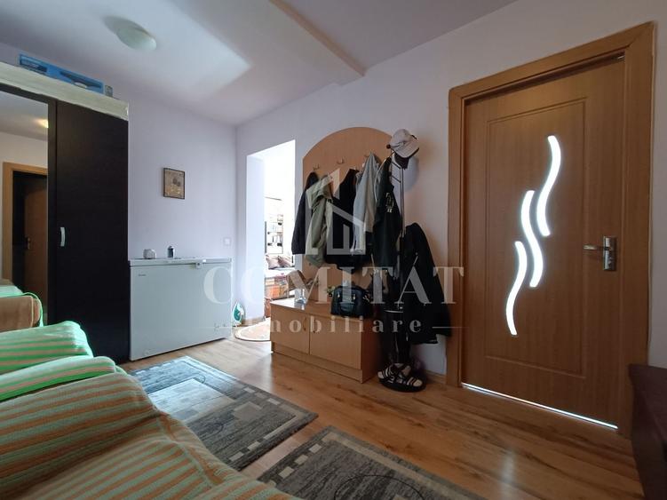 Apartament cu 2 camere semidecomandat, mobilat în Florești
