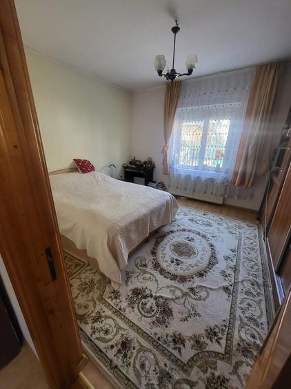 Casă individuală cu 6 camere cu Teren 161 Mp în Vatra Luminoasă