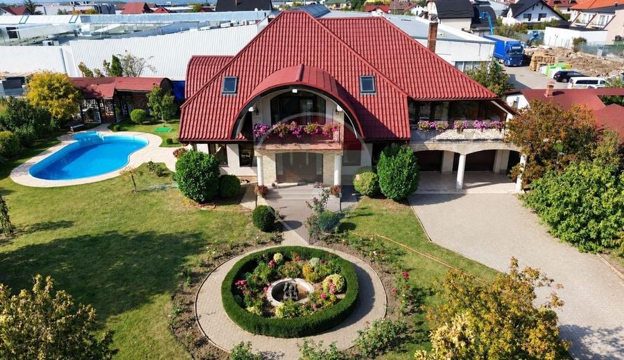 Casă individuală cu 6 camere cu Piscina în Central