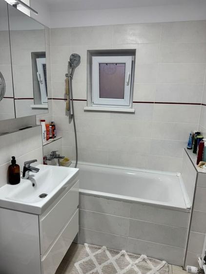 Apartament cu 3 camere decomandat în Triaj