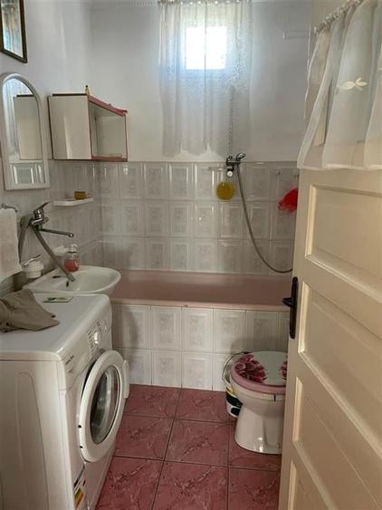 Casă individuală cu 5 camere cu Teren 4500 Mp în Tinăud