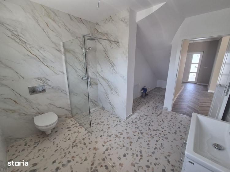 Casă cu 4 camere cu Teren 350 Mp în Central