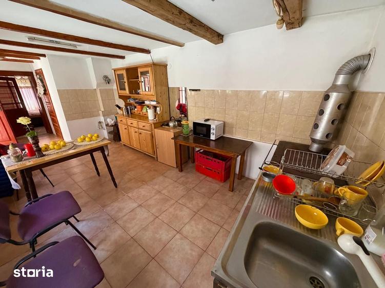 Casă cu 3 camere cu Teren 2974 Mp în Central