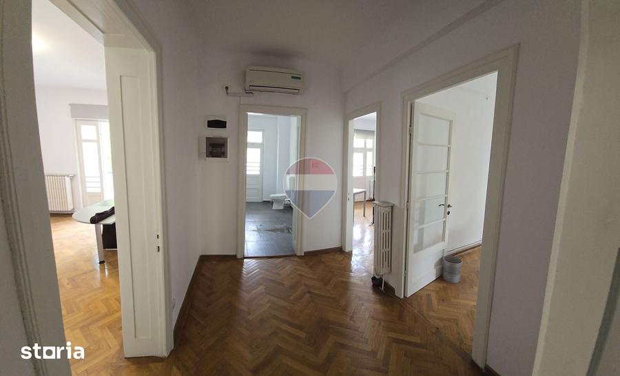 Casă cu 8 camere cu Teren 350 Mp în Eminescu