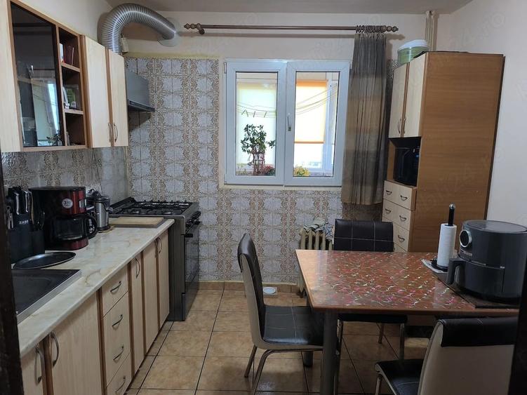Apartament cu 3 camere decomandat în Gorjului