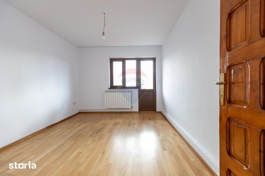 Casă cu 6 camere cu Teren 1710 Mp în Central