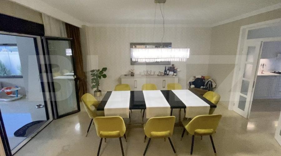Casă individuală cu 7 camere cu Canalizare în Est