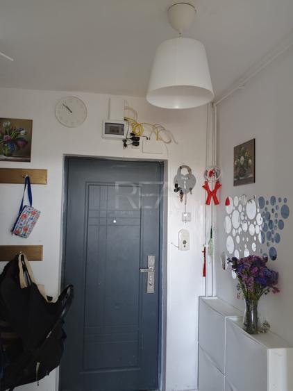 Apartament cu 2 camere semidecomandat, mobilat în Berceni