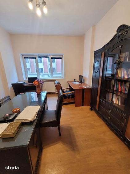Apartament cu 3 camere în Centrul Civic