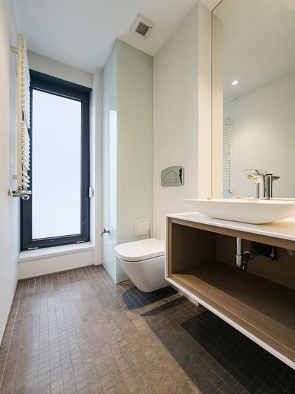 Casă individuală cu 9 camere cu Canalizare în Tudor Vladimirescu