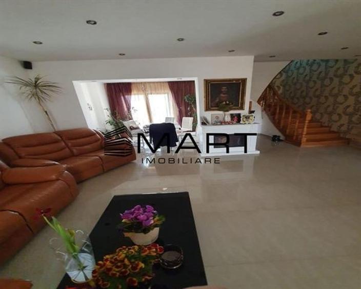 Casă cu 9 camere cu Teren 300 Mp în Terezian