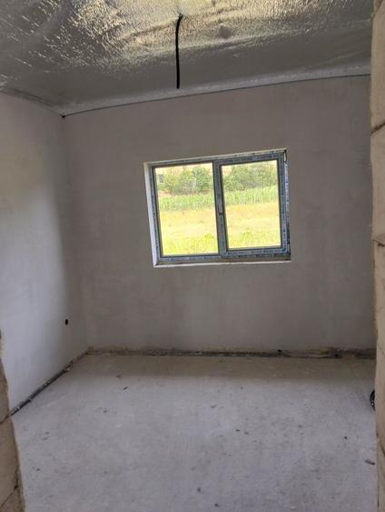 Casă cu 3 camere în Petrești