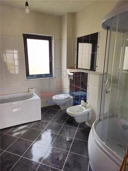 Casă cu 2 camere cu Teren 3841 Mp în Poiana (Schitu Duca)