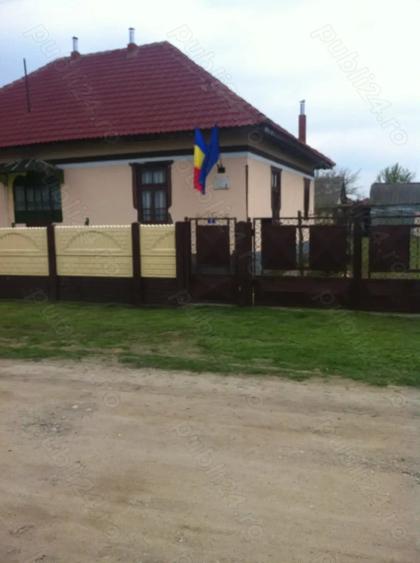 Teren de 2150 mp, în Ghidici