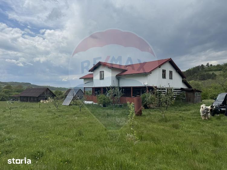 Casă cu 4 camere cu Teren 57600 Mp în Zimbor