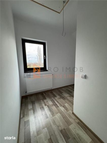Casă cu 5 camere cu Teren 500 Mp în Stâlpu