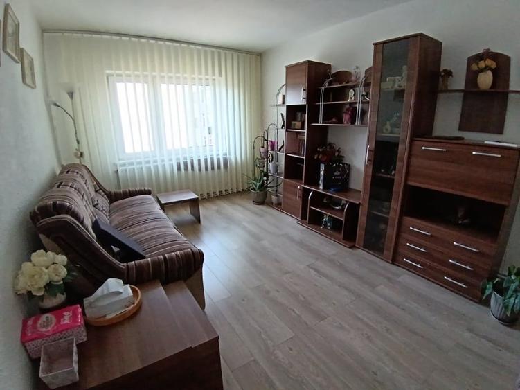 Apartament cu 4 camere decomandat în Burdujeni