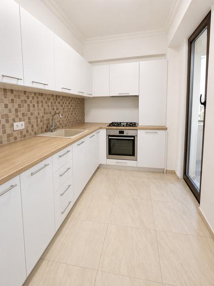 Apartament cu 3 camere decomandat în Faleza Nord