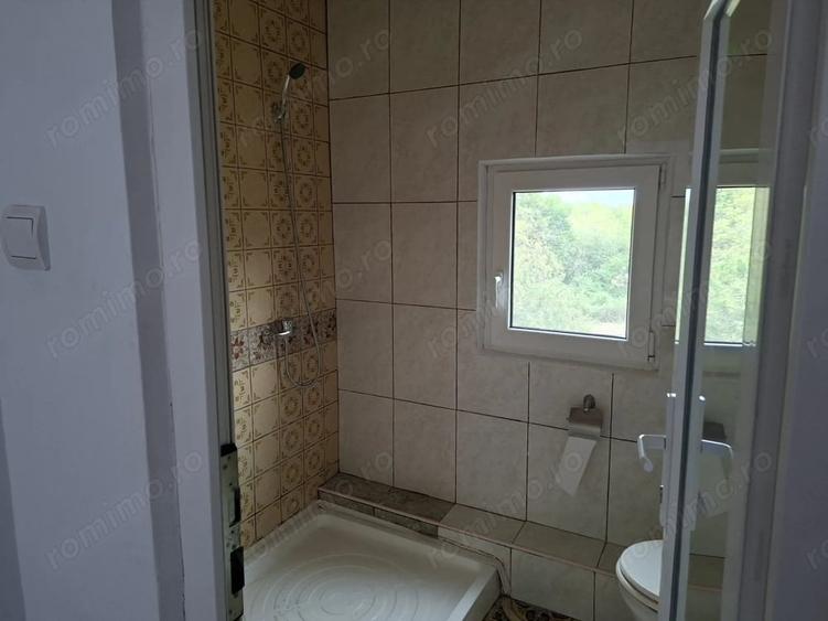 Casă cu 9 camere cu Teren 960 Mp în Bercu Roșu