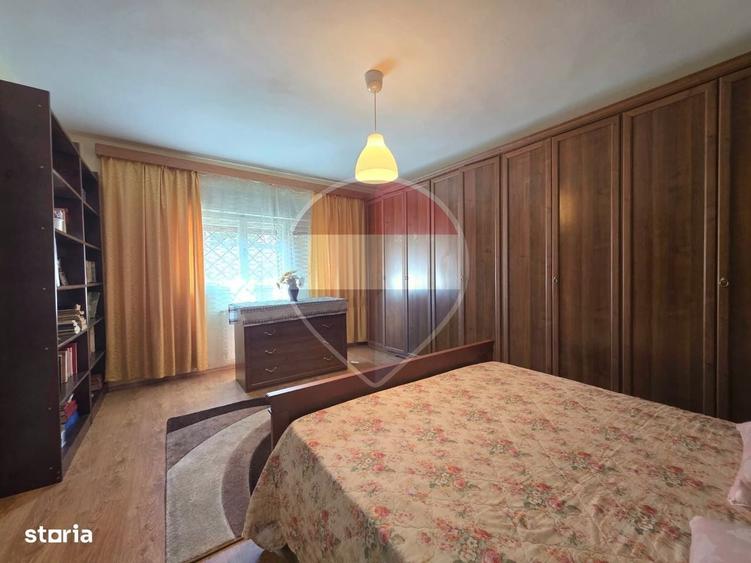Casă cu 4 camere în Central