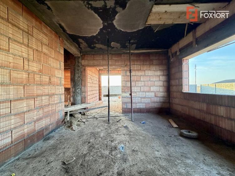 Casă individuală cu 3 camere cu Canalizare în Sânandrei