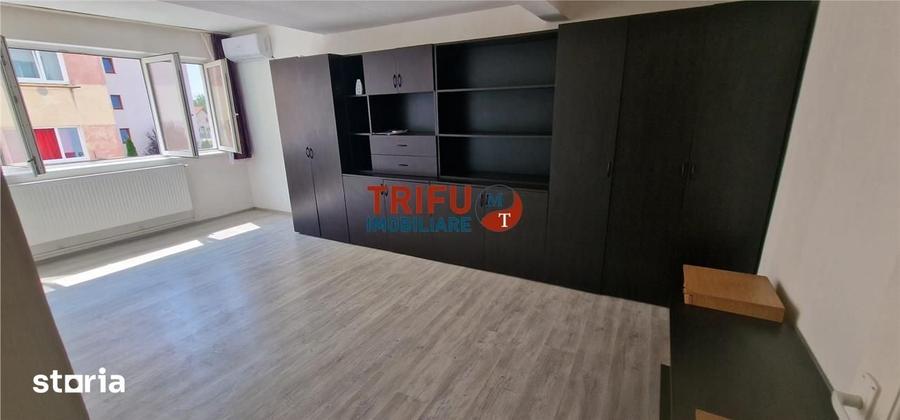 Garsonieră decomandată în Central