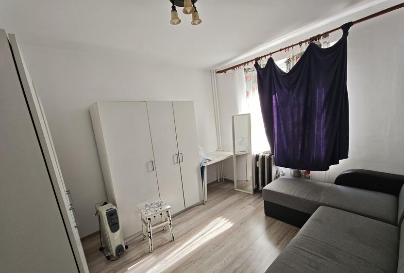 Apartament cu 3 camere semidecomandat în Colentina
