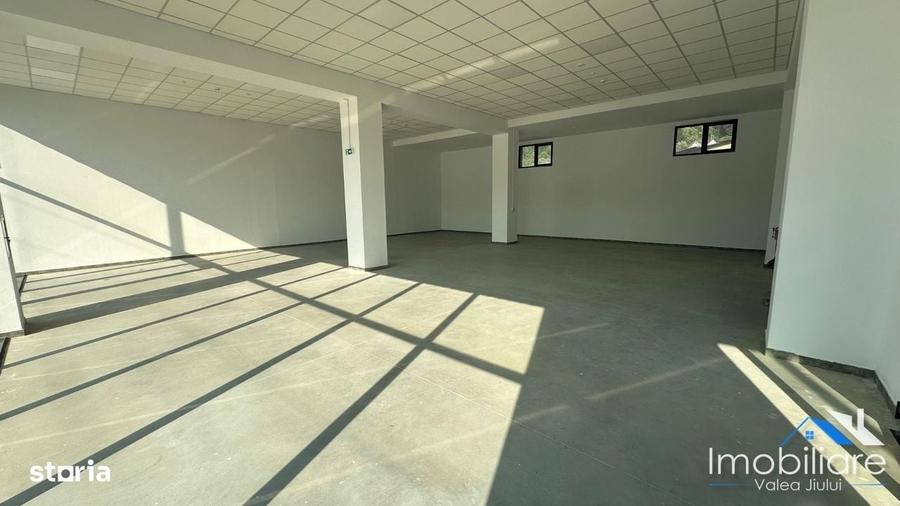 Spațiu comercial, de 550 mp, în Petros
