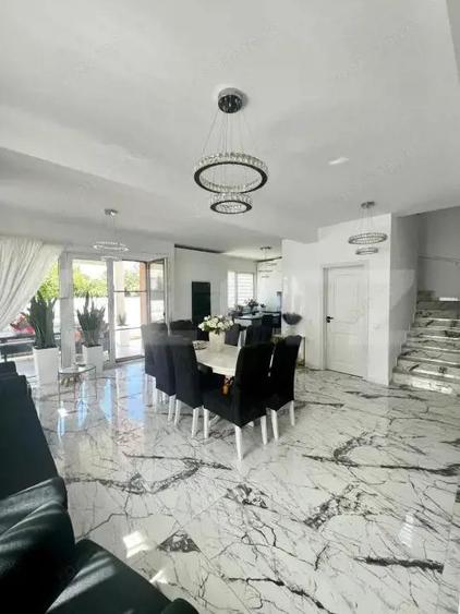 Casă cu 5 camere cu Teren 373 Mp în Central