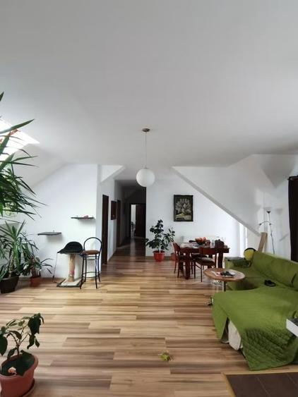 Apartament cu 4 camere semidecomandat, mobilat în Florilor