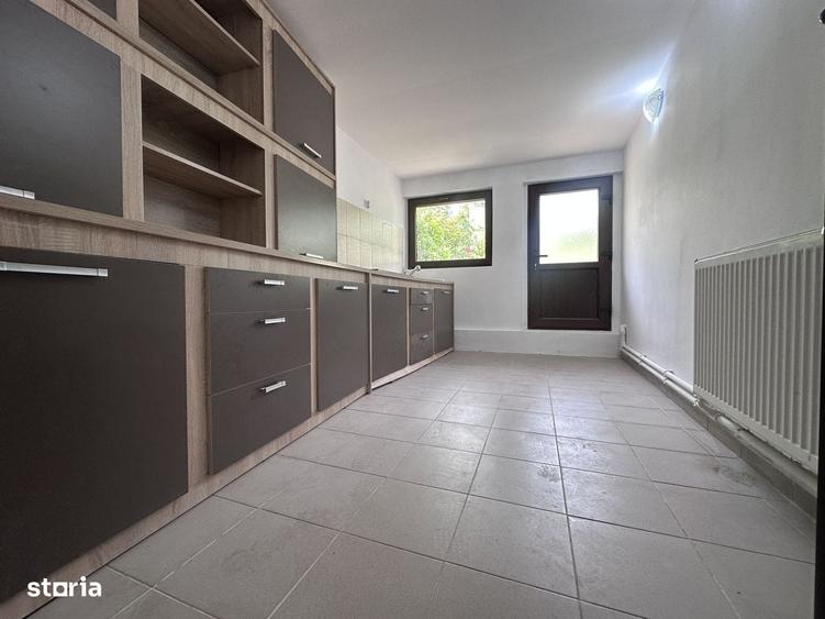 Casă cu 4 camere cu Teren 1532 Mp în Gura Vadului