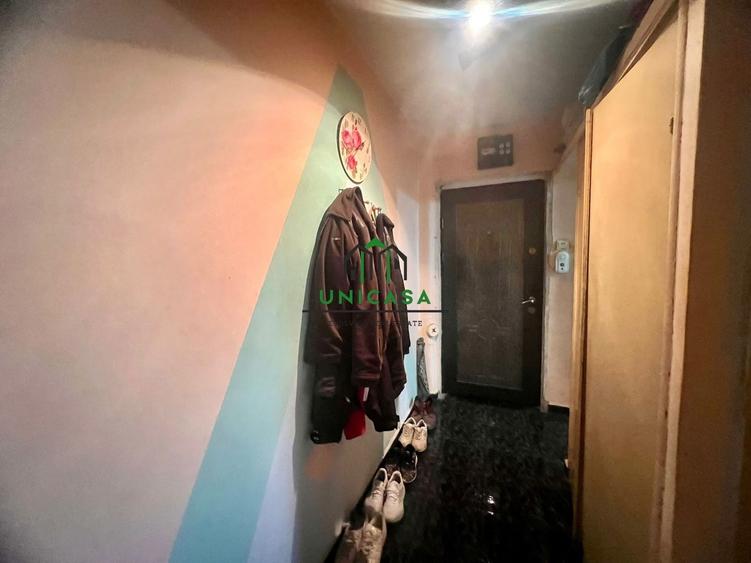 Apartament cu 3 camere semidecomandat în Ostroveni