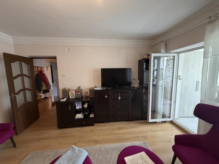 Apartament cu 4 camere decomandat, mobilat în Herăstrău