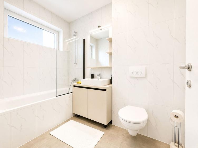 Apartament cu 3 camere decomandat, mobilat în Lipovei