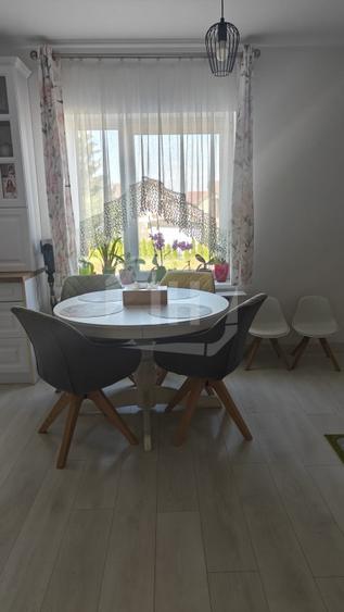 Apartament cu 3 camere semidecomandat, mobilat în Europa