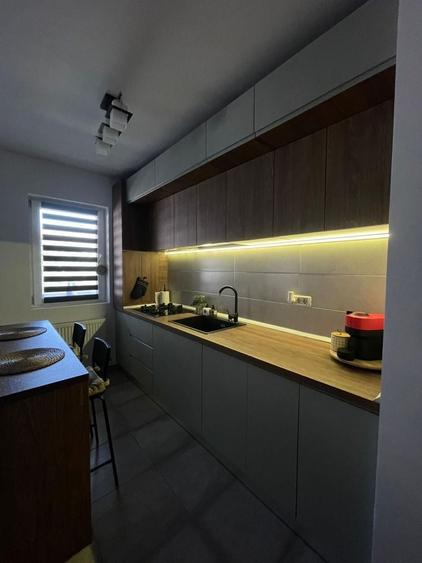 Apartament cu 3 camere semidecomandat în Fundeni