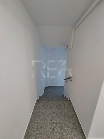 Apartament cu 4 camere semidecomandat în Sisești