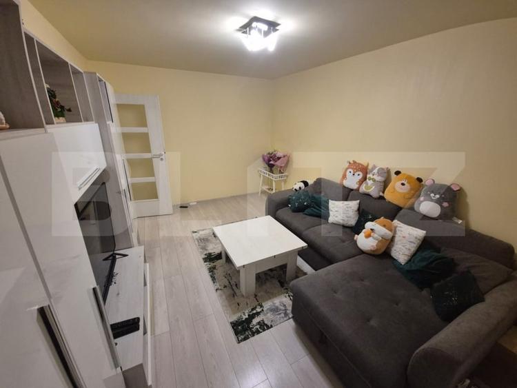 Apartament cu 3 camere decomandat, mobilat în Noua