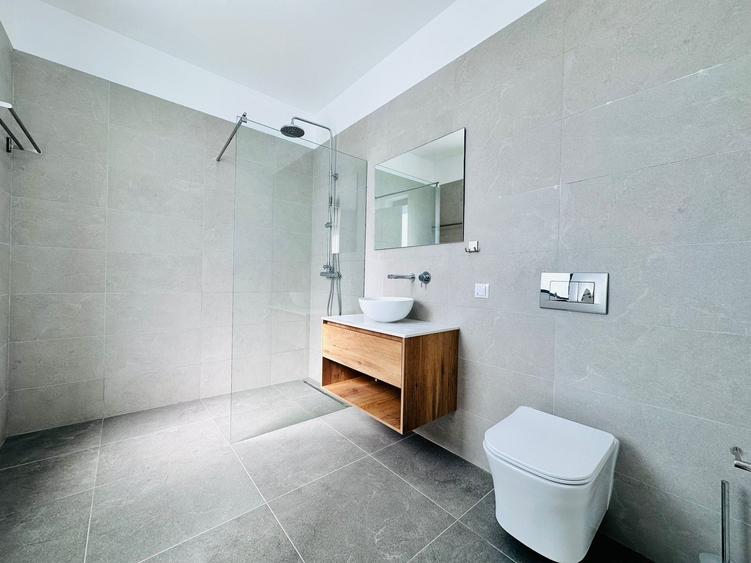 Duplex cu 5 camere cu Canalizare în Central
