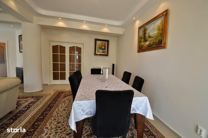 Casă cu 4 camere decomandat în Central